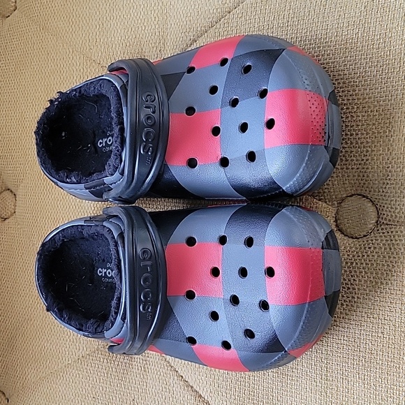 Sherpa Fleece Lined Crocs Grey/Red Plaid Youth 13 - Picture 2 of 7